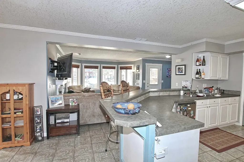 5016 34 Street Sylvan Lake AB T4S 1B1