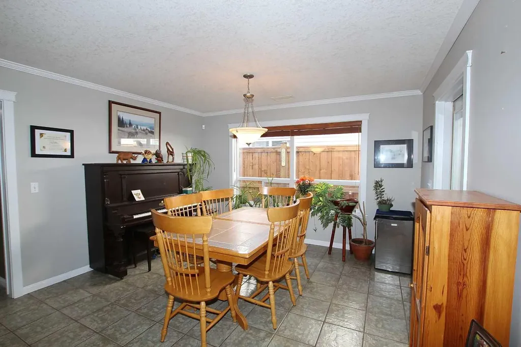 5016 34 Street Sylvan Lake AB T4S 1B1