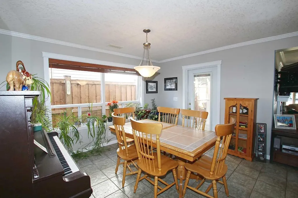 5016 34 Street Sylvan Lake AB T4S 1B1