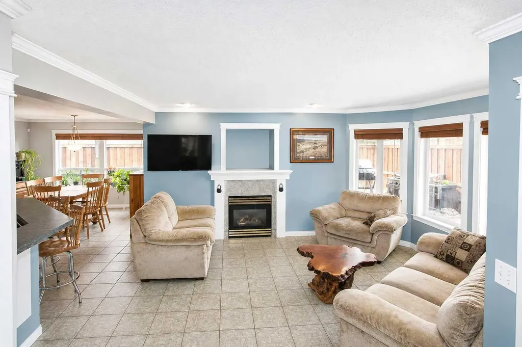 5016 34 Street Sylvan Lake AB T4S 1B1