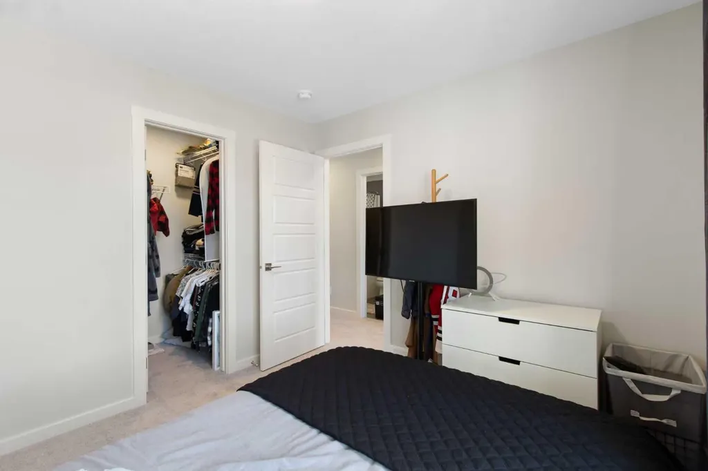 24 Heartwood Lane SE Calgary AB T3S 0P9
