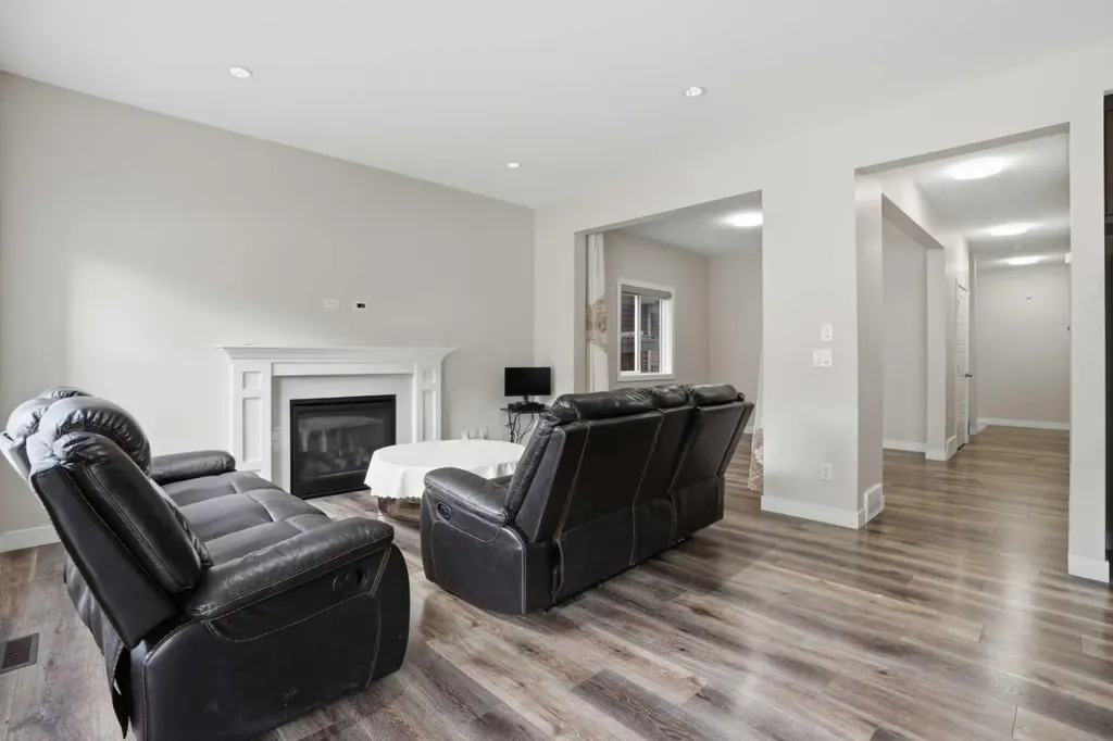 93 Saddlestone Place NE Calgary AB T3J 0Z6