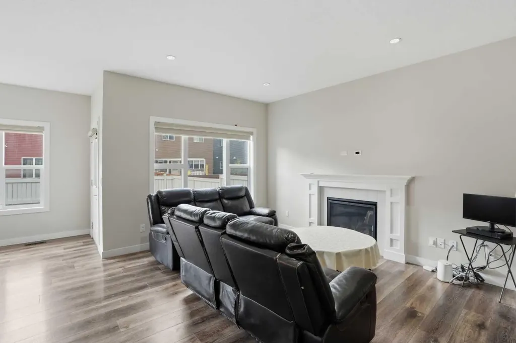 93 Saddlestone Place NE Calgary AB T3J 0Z6