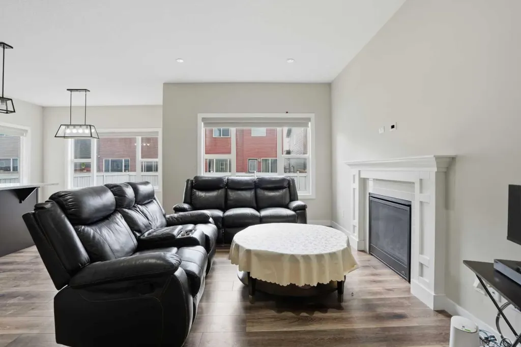 93 Saddlestone Place NE Calgary AB T3J 0Z6