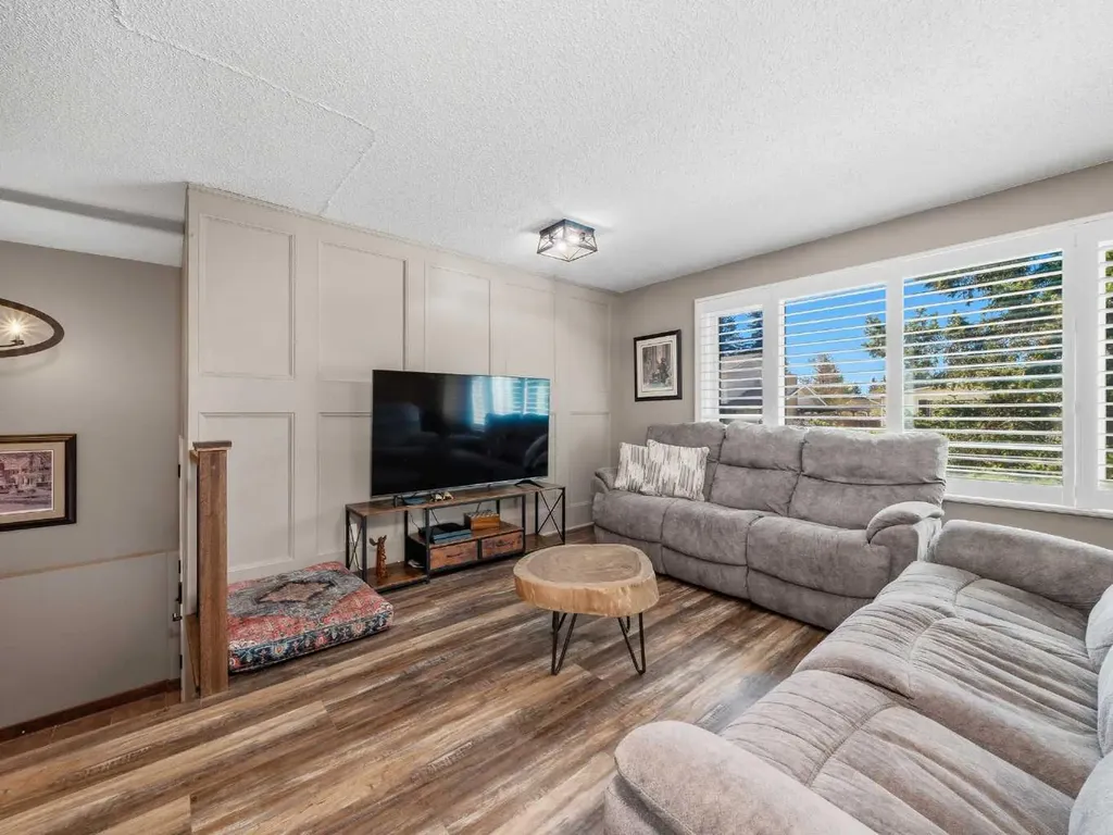 83 Brazeau Crescent SW Calgary AB T2W 0Z2