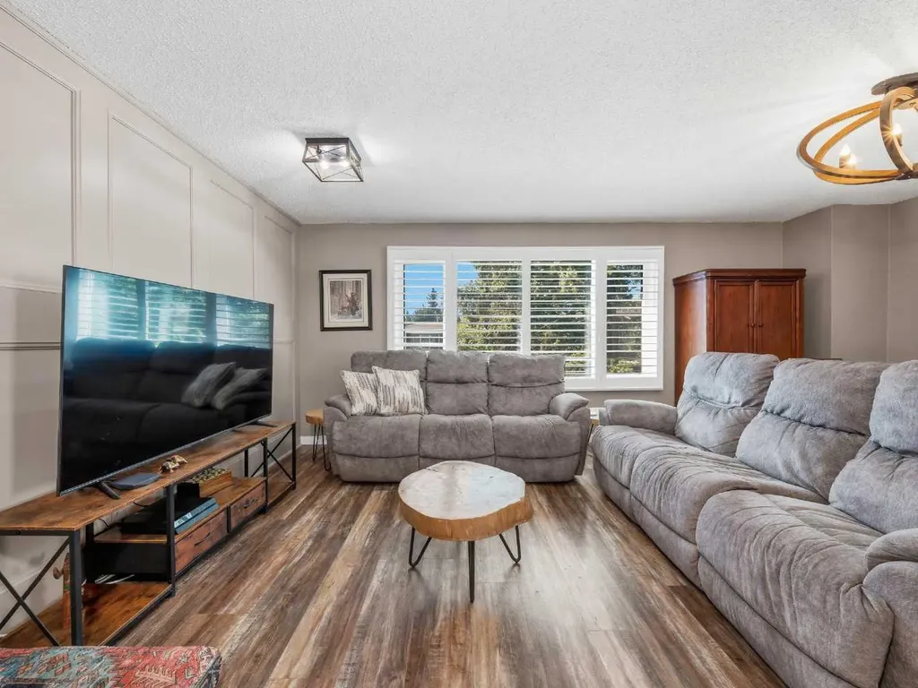 83 Brazeau Crescent SW Calgary AB T2W 0Z2