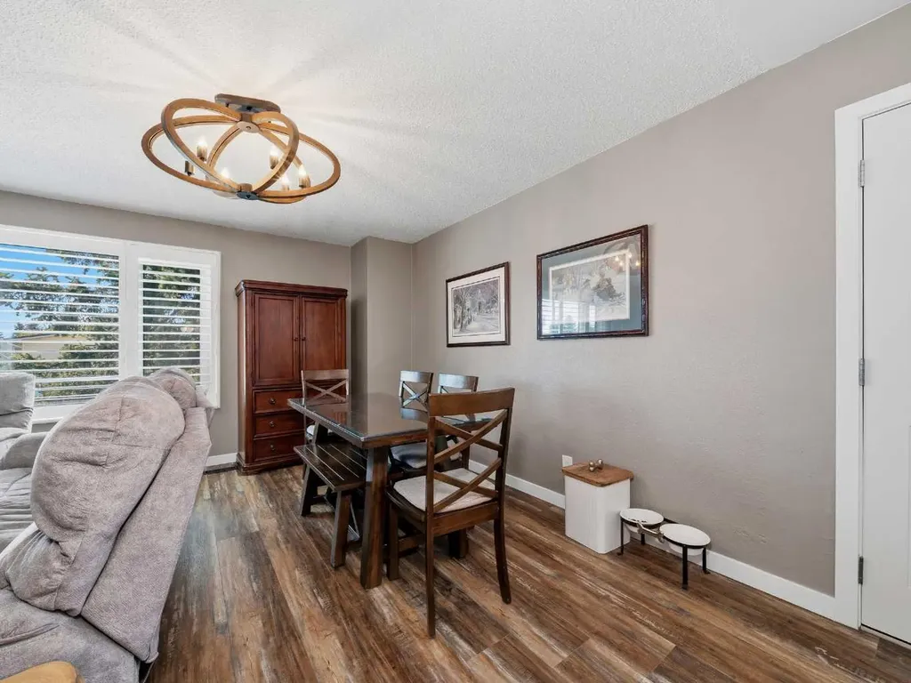 83 Brazeau Crescent SW Calgary AB T2W 0Z2