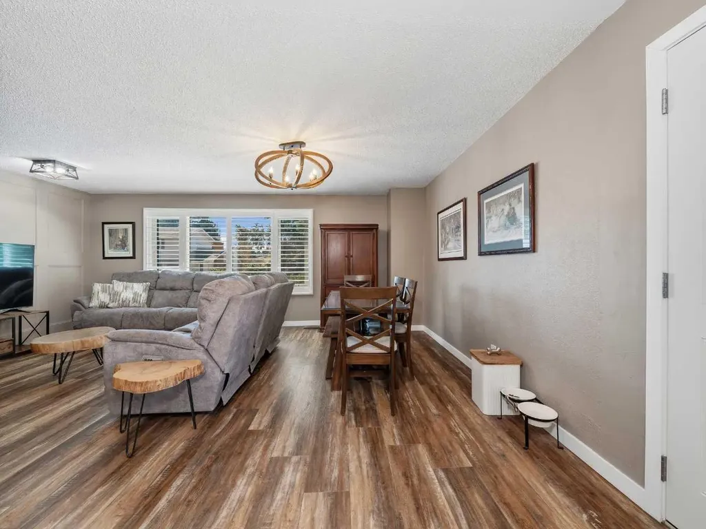 83 Brazeau Crescent SW Calgary AB T2W 0Z2