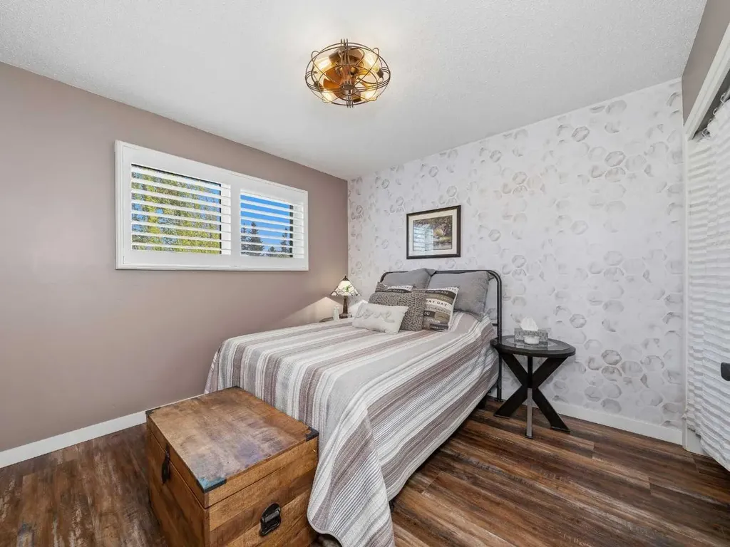 83 Brazeau Crescent SW Calgary AB T2W 0Z2