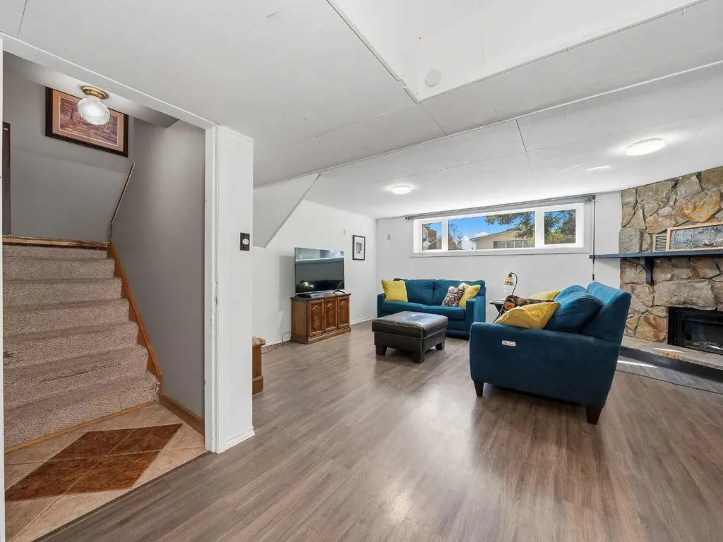 83 Brazeau Crescent SW Calgary AB T2W 0Z2