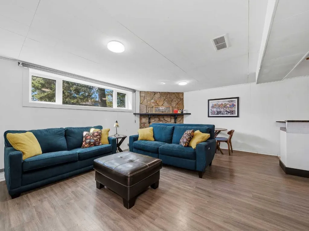 83 Brazeau Crescent SW Calgary AB T2W 0Z2