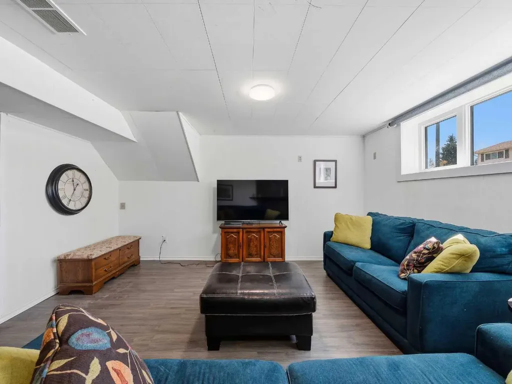 83 Brazeau Crescent SW Calgary AB T2W 0Z2