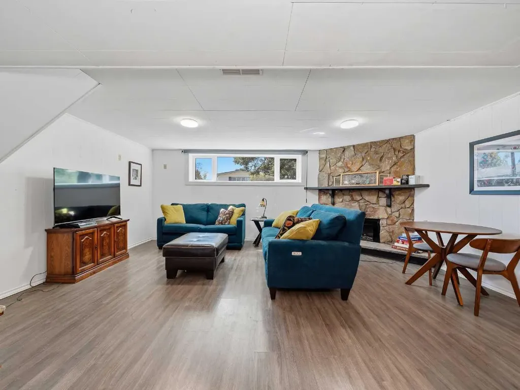83 Brazeau Crescent SW Calgary AB T2W 0Z2