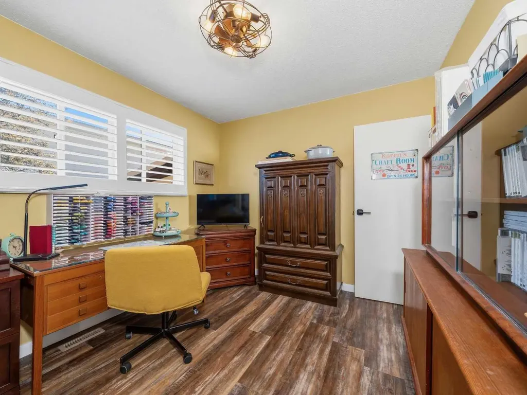 83 Brazeau Crescent SW Calgary AB T2W 0Z2