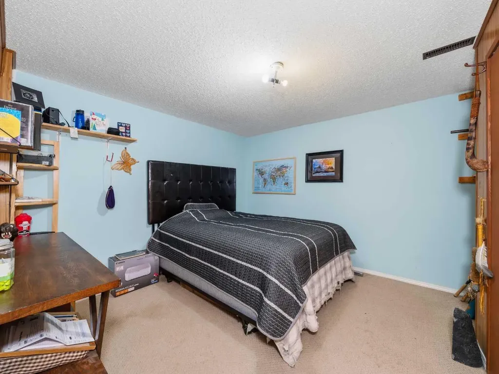 83 Brazeau Crescent SW Calgary AB T2W 0Z2