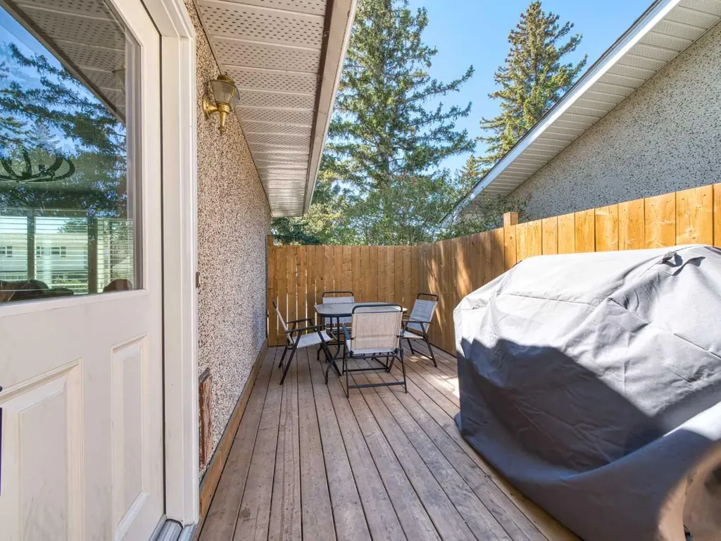 83 Brazeau Crescent SW Calgary AB T2W 0Z2