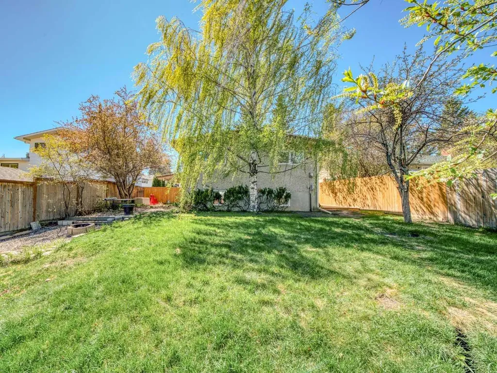 83 Brazeau Crescent SW Calgary AB T2W 0Z2