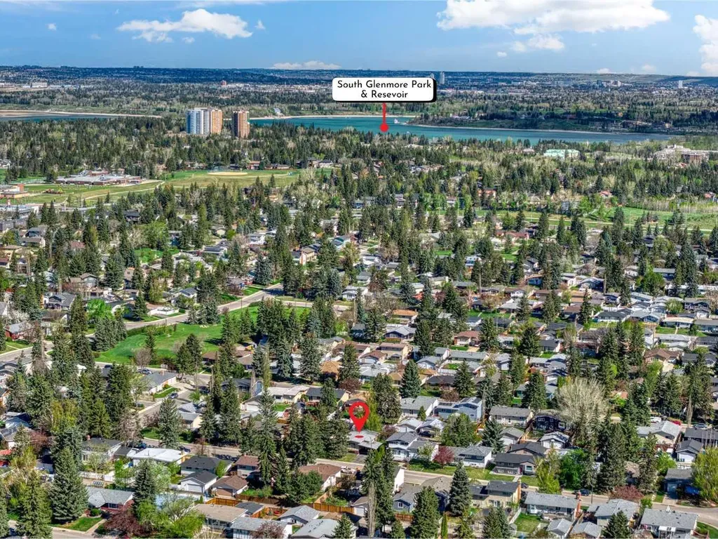 83 Brazeau Crescent SW Calgary AB T2W 0Z2