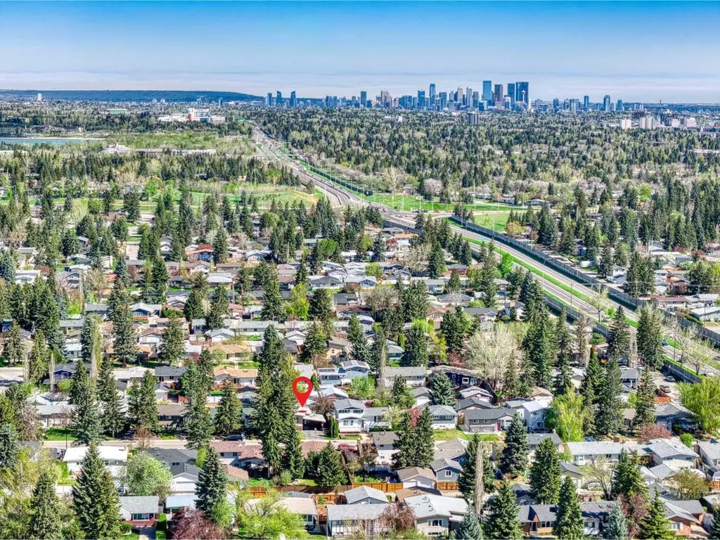 83 Brazeau Crescent SW Calgary AB T2W 0Z2
