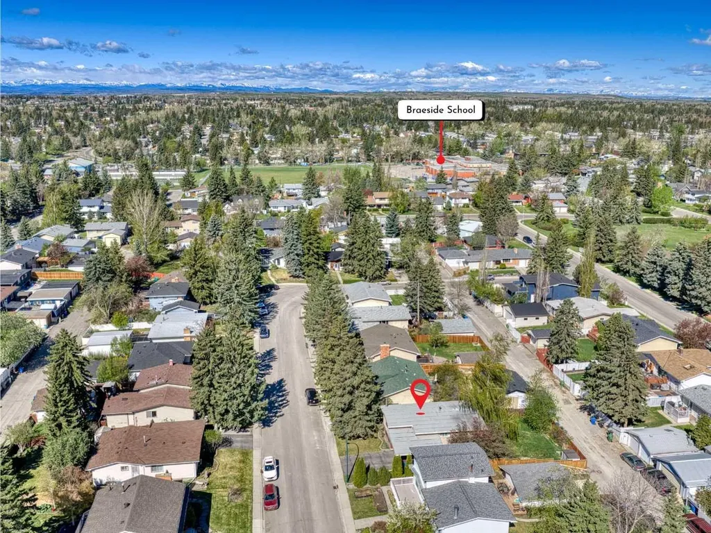 83 Brazeau Crescent SW Calgary AB T2W 0Z2