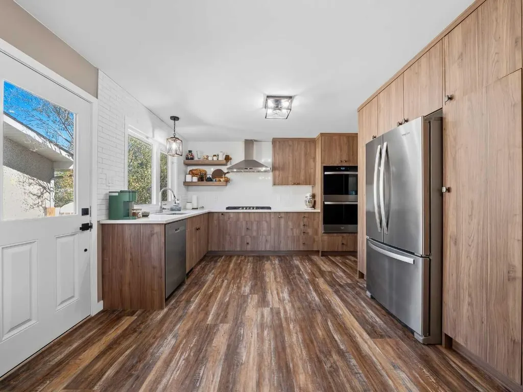 83 Brazeau Crescent SW Calgary AB T2W 0Z2