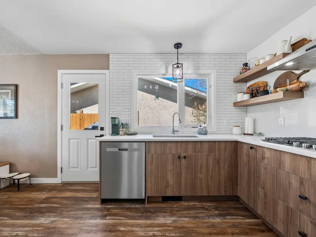 83 Brazeau Crescent SW Calgary AB T2W 0Z2