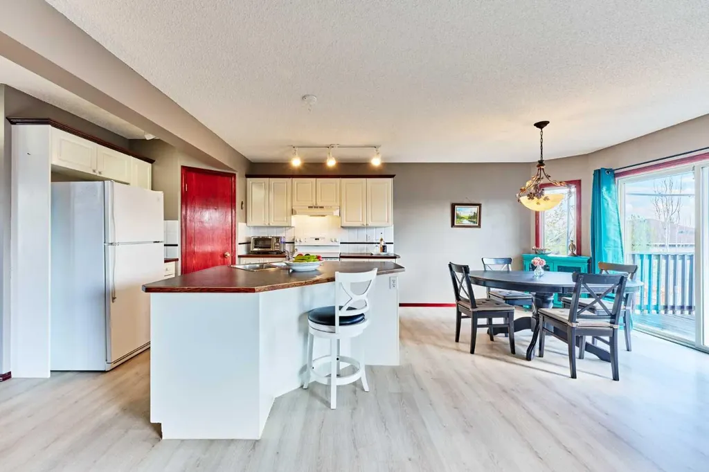 132 Somercrest Close SW Calgary AB T2Y3H8