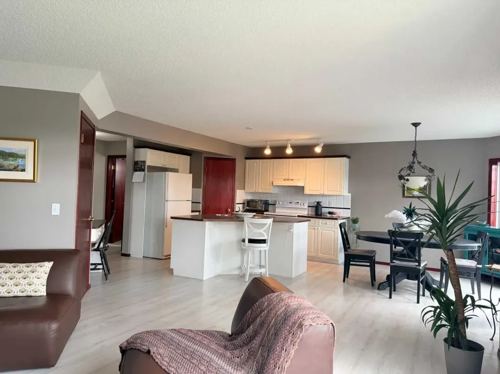 132 Somercrest Close SW Calgary AB T2Y3H8