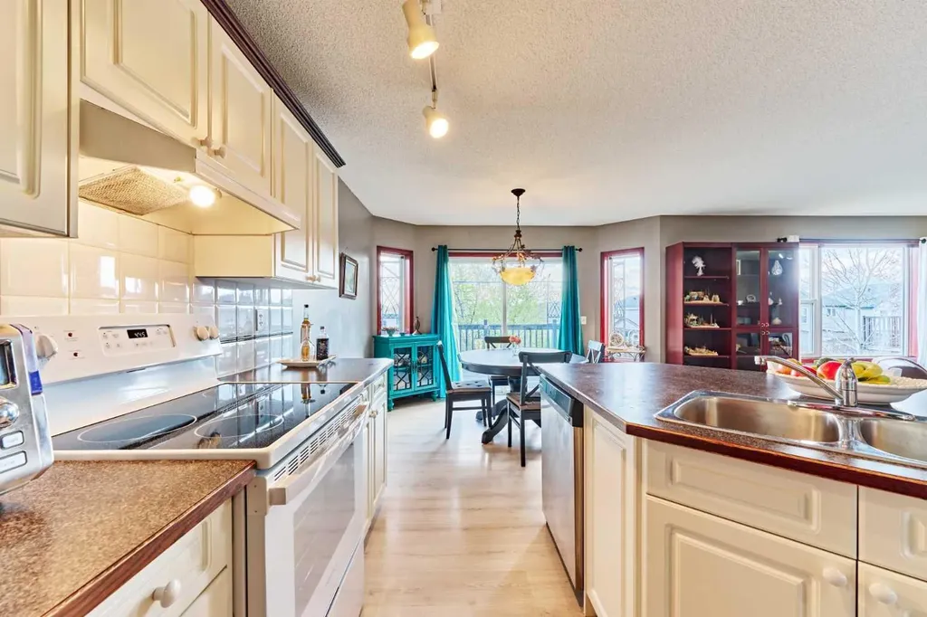 132 Somercrest Close SW Calgary AB T2Y3H8