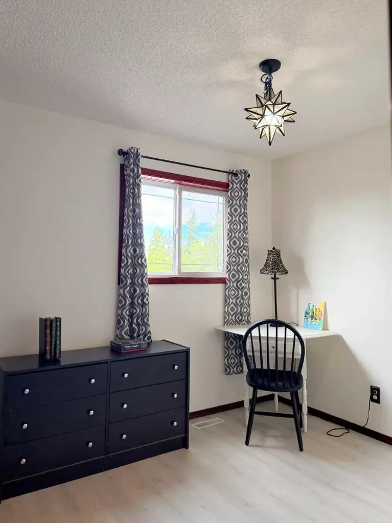 132 Somercrest Close SW Calgary AB T2Y3H8