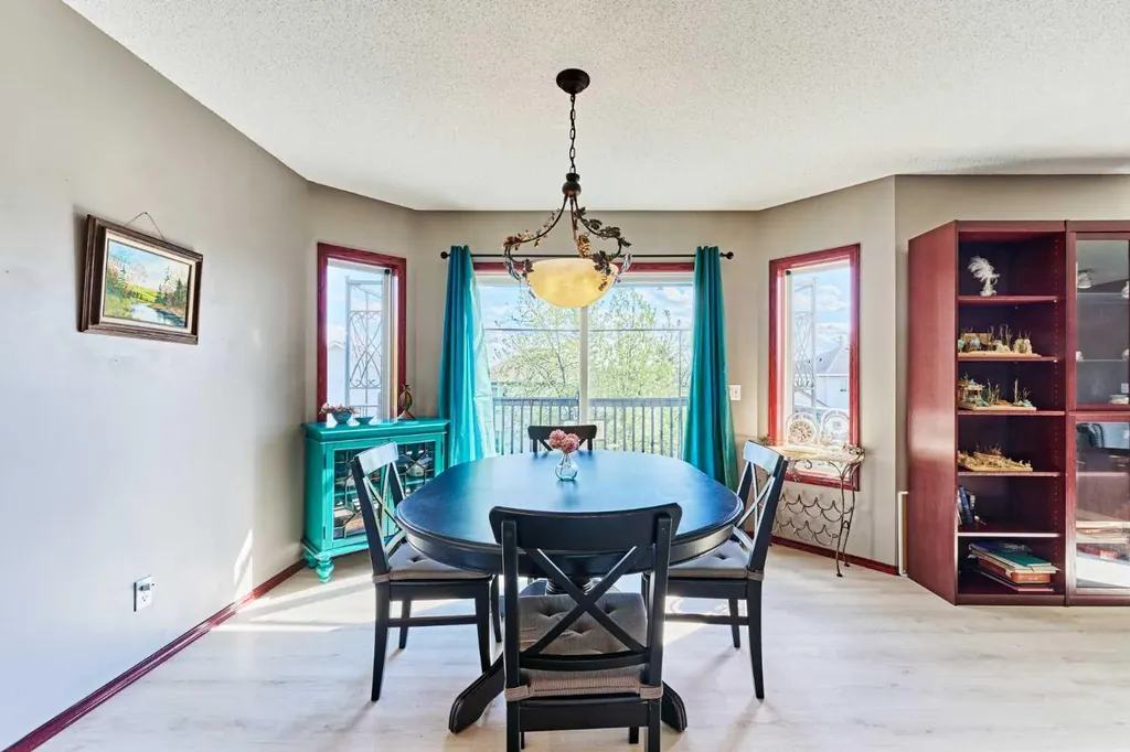 132 Somercrest Close SW Calgary AB T2Y3H8