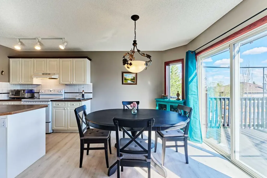 132 Somercrest Close SW Calgary AB T2Y3H8