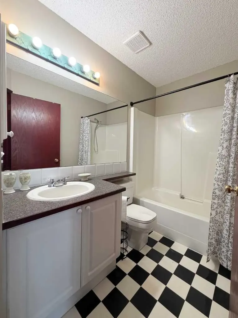 132 Somercrest Close SW Calgary AB T2Y3H8