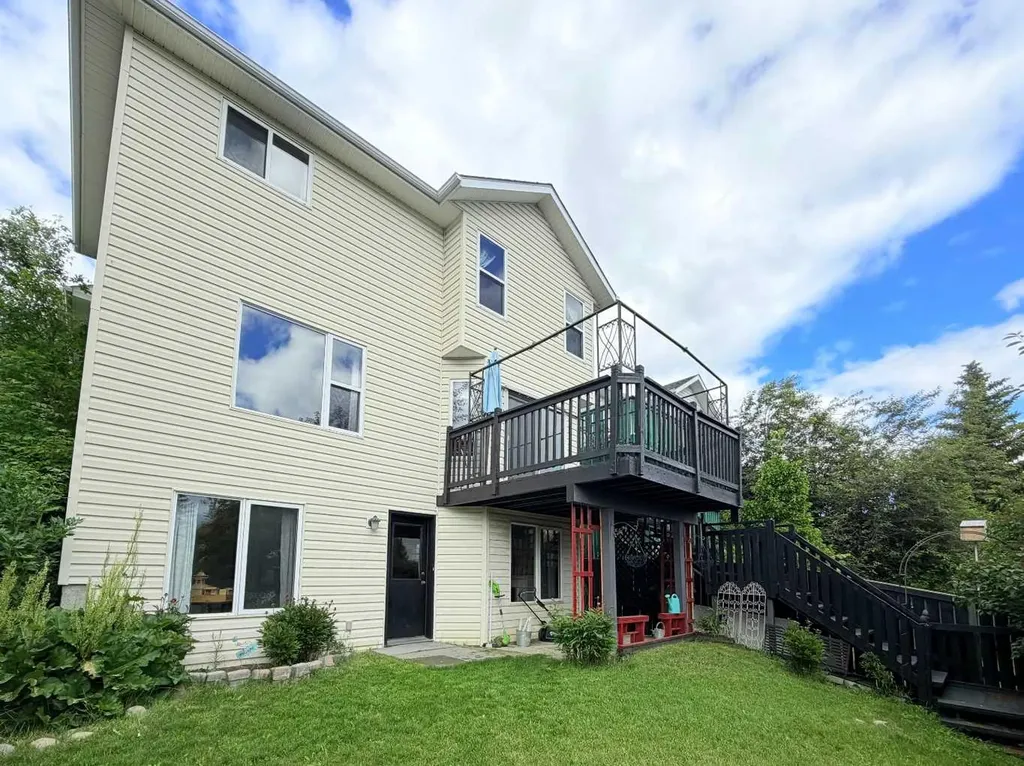 132 Somercrest Close SW Calgary AB T2Y3H8