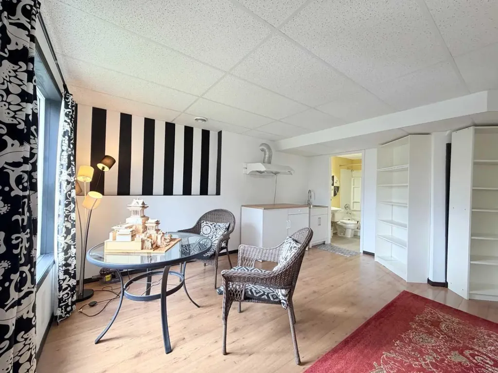 132 Somercrest Close SW Calgary AB T2Y3H8