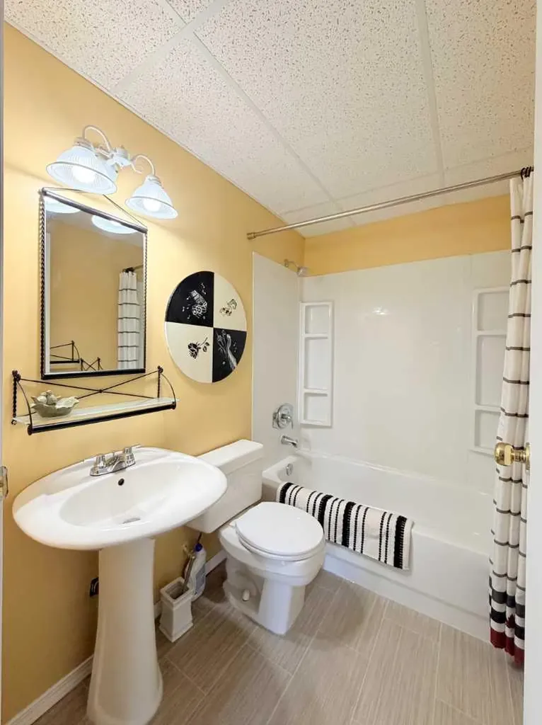 132 Somercrest Close SW Calgary AB T2Y3H8