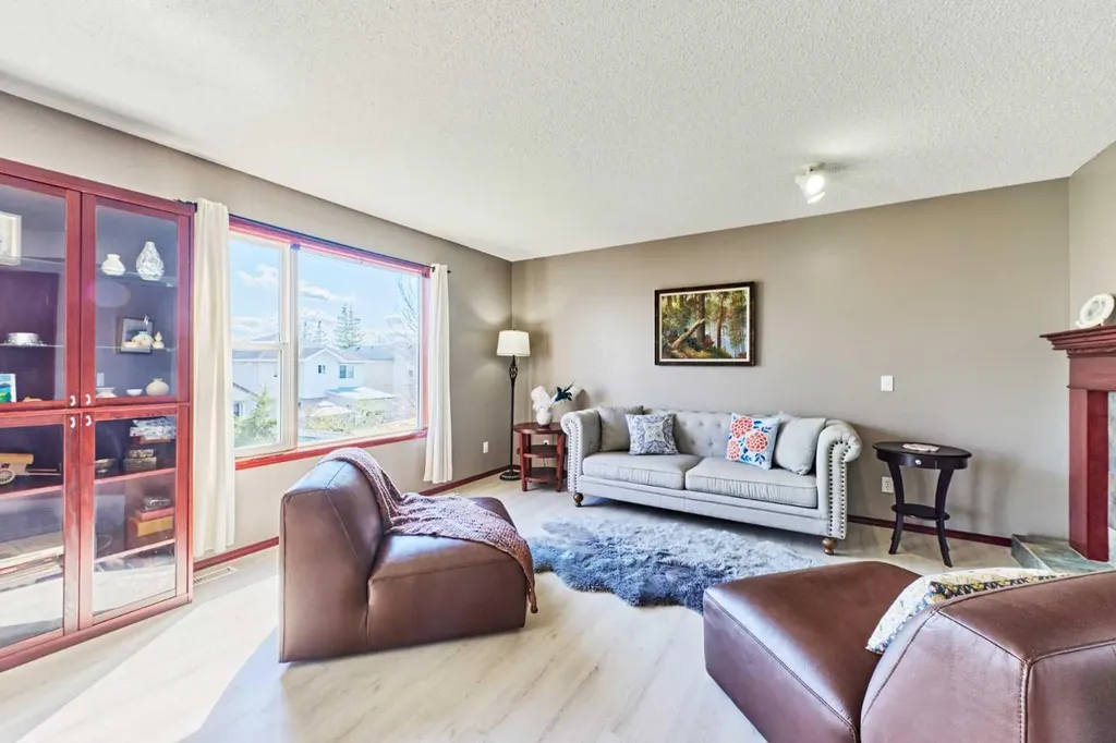 132 Somercrest Close SW Calgary AB T2Y3H8