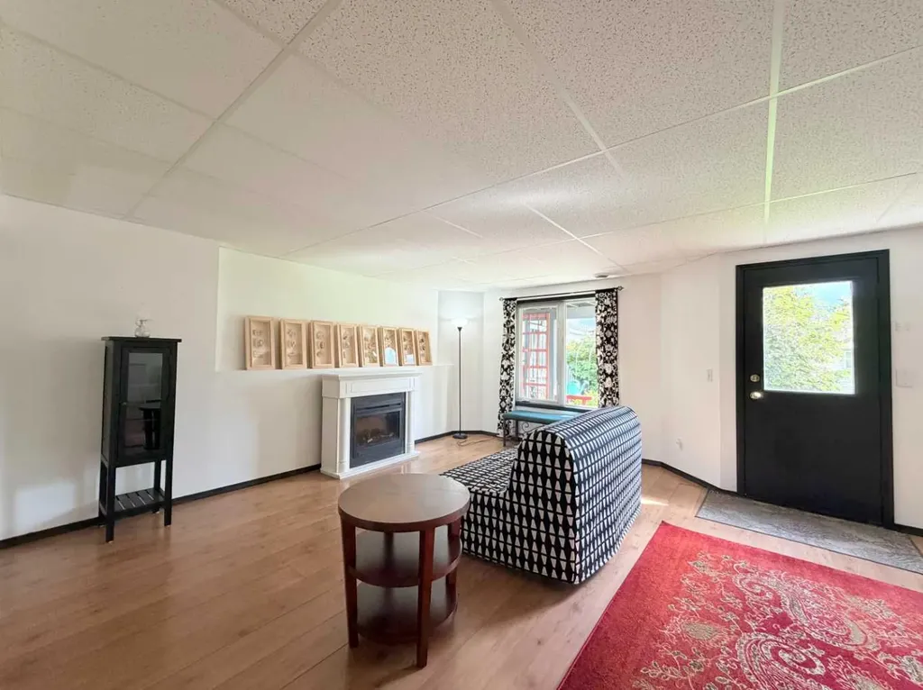 132 Somercrest Close SW Calgary AB T2Y3H8