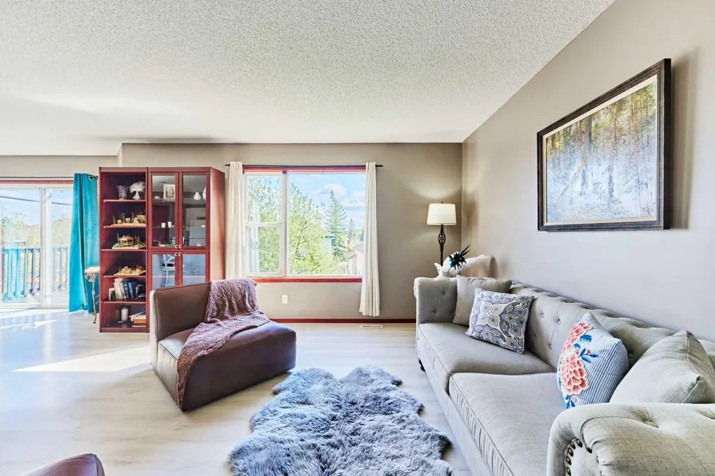 132 Somercrest Close SW Calgary AB T2Y3H8