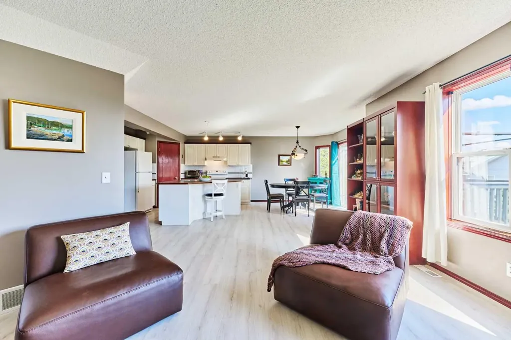 132 Somercrest Close SW Calgary AB T2Y3H8