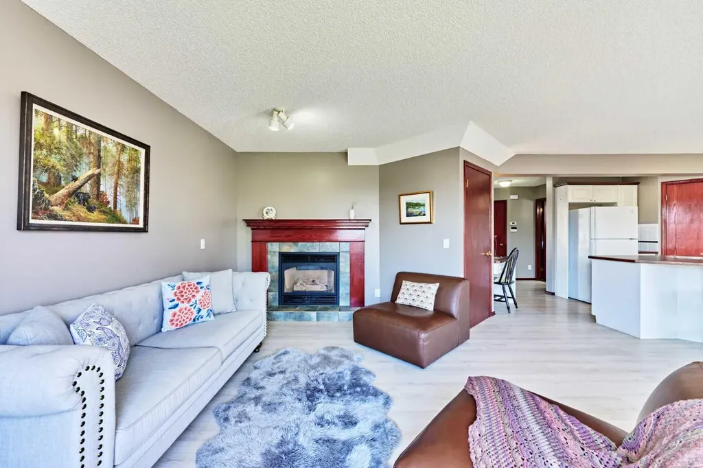 132 Somercrest Close SW Calgary AB T2Y3H8