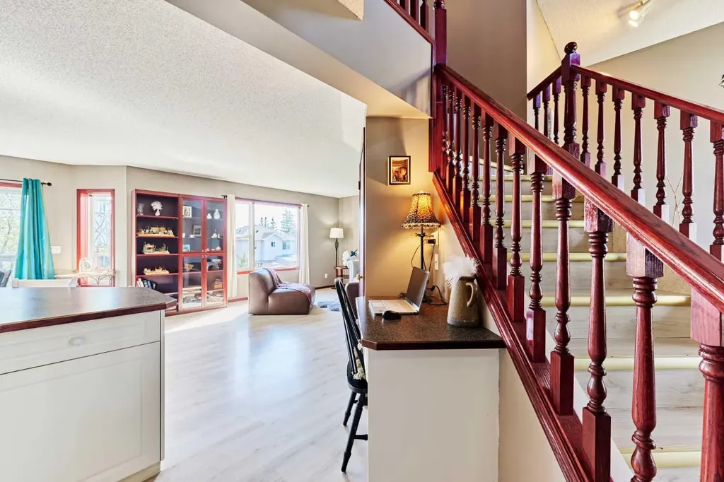 132 Somercrest Close SW Calgary AB T2Y3H8