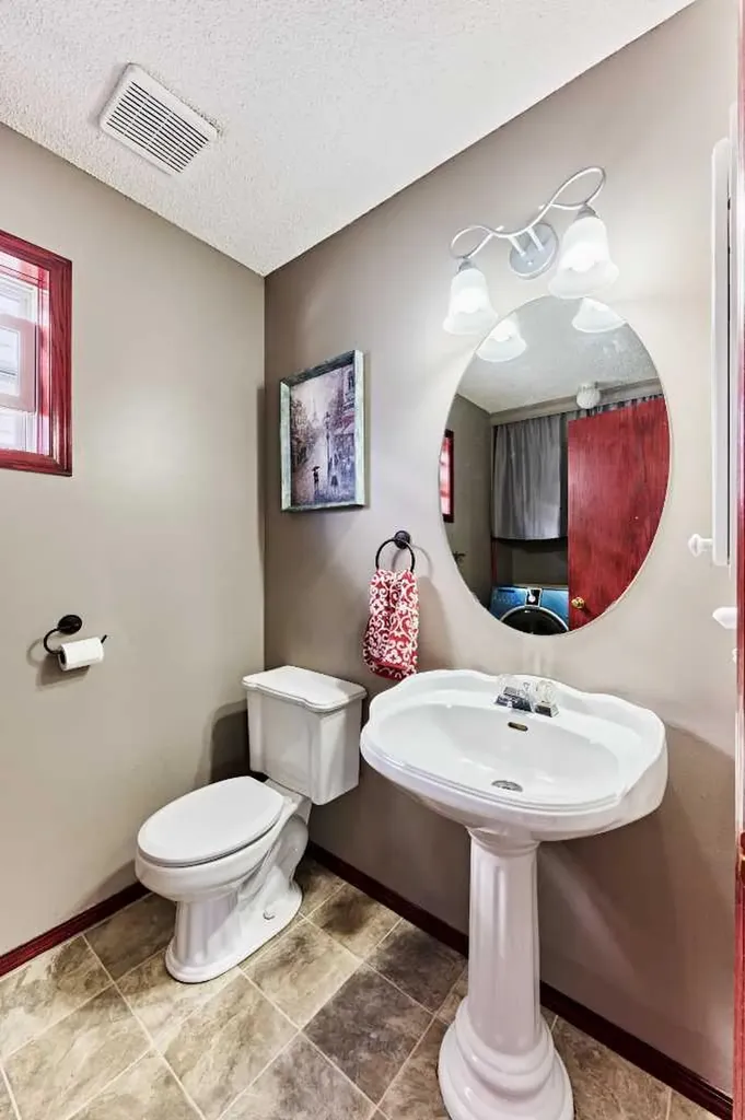132 Somercrest Close SW Calgary AB T2Y3H8