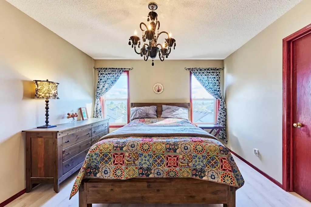 132 Somercrest Close SW Calgary AB T2Y3H8