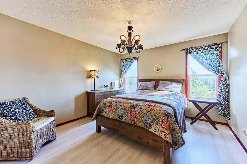 132 Somercrest Close SW Calgary AB T2Y3H8