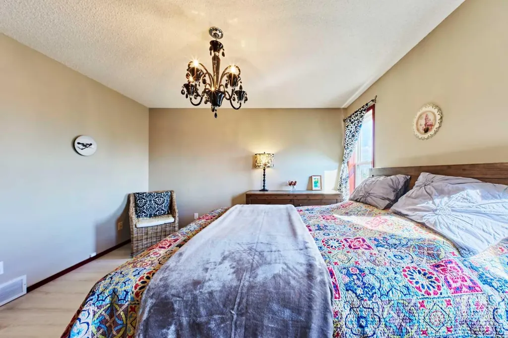 132 Somercrest Close SW Calgary AB T2Y3H8