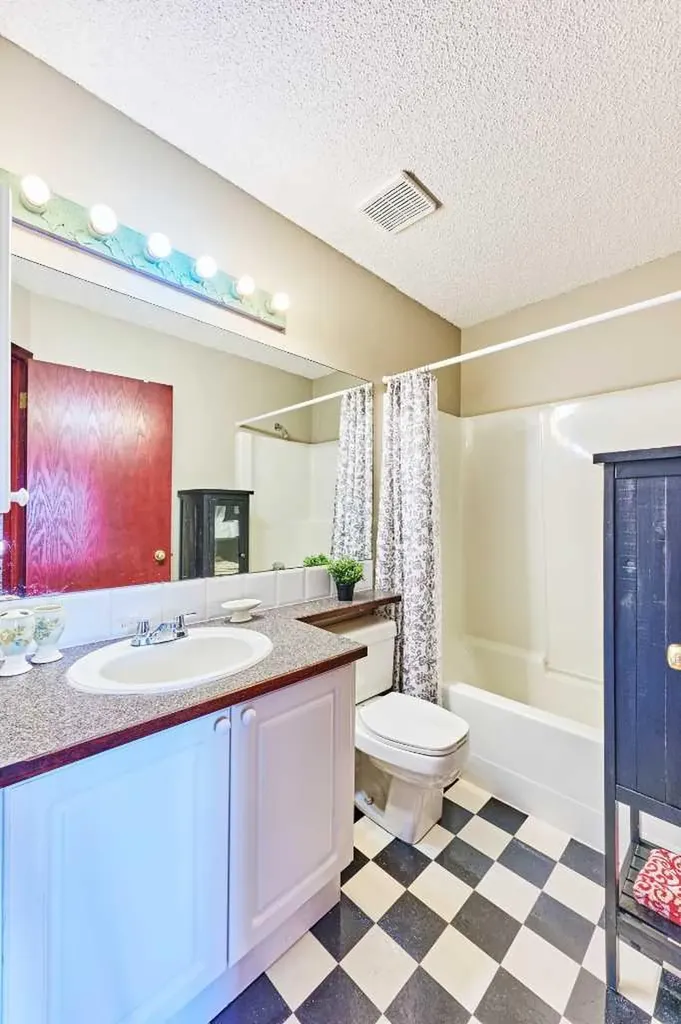 132 Somercrest Close SW Calgary AB T2Y3H8