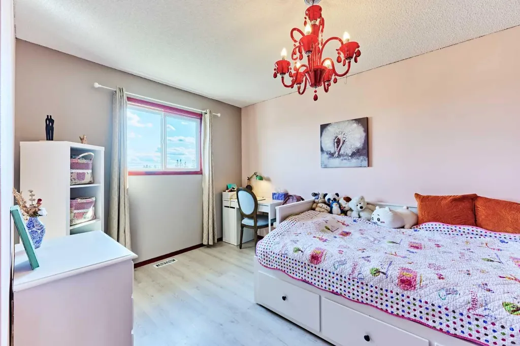 132 Somercrest Close SW Calgary AB T2Y3H8