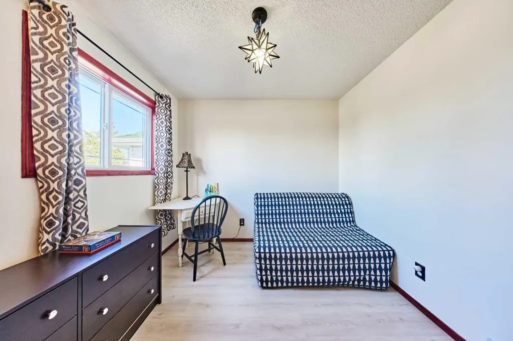 132 Somercrest Close SW Calgary AB T2Y3H8