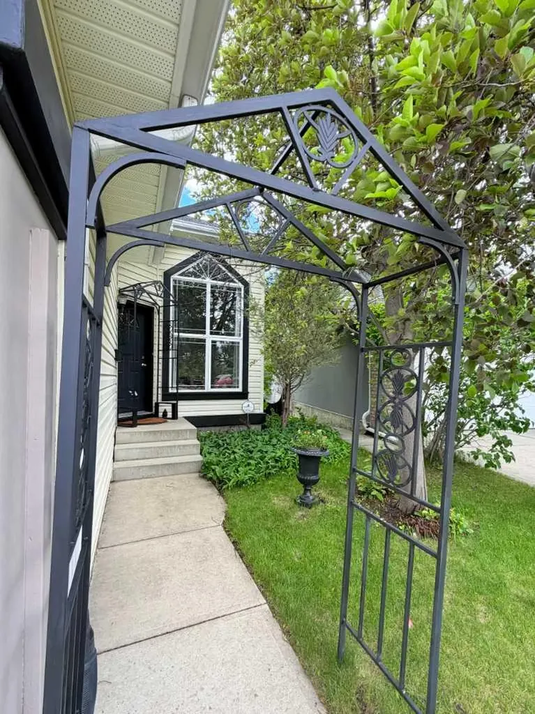 132 Somercrest Close SW Calgary AB T2Y3H8